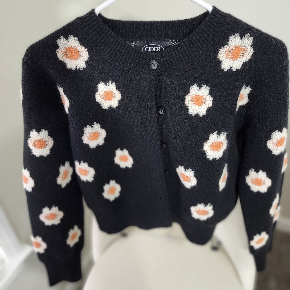 LIKE NEW DAISY FLORAL CARDIGAN SWEATER TANK TOP SET